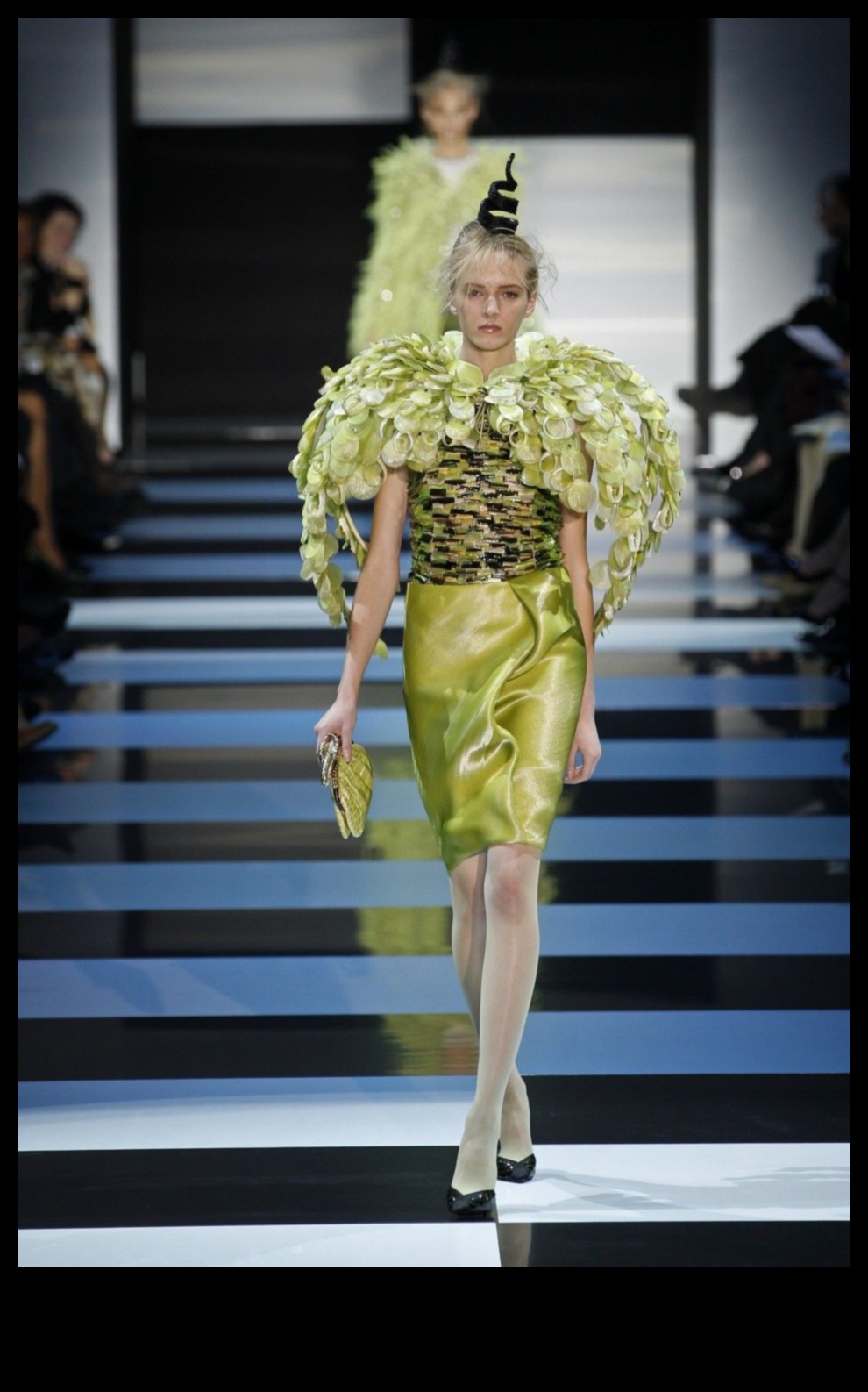 Reptile Runway Vezi cele mai recente stiluri în moda reptilelor 1 Pista pentru reptile: struding în stil cu accesorii pentru reptile